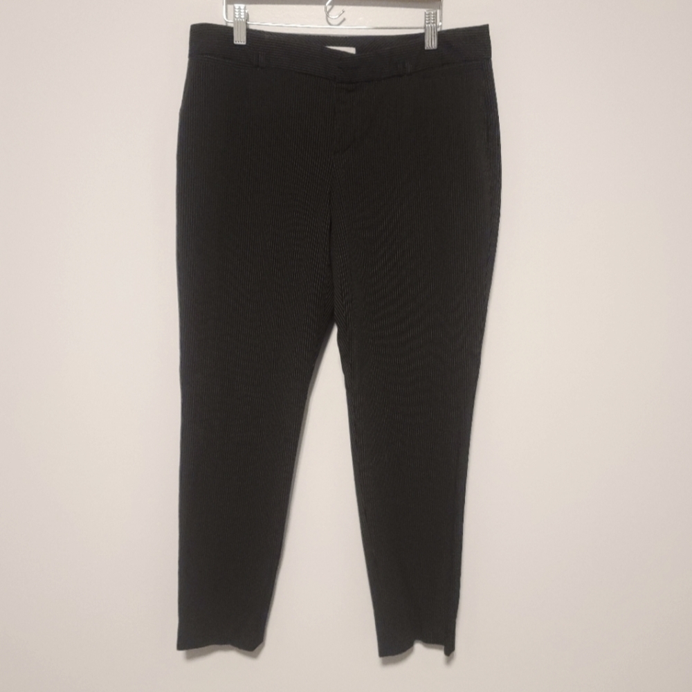 Calvin Klein cropped size 10 B & W pant